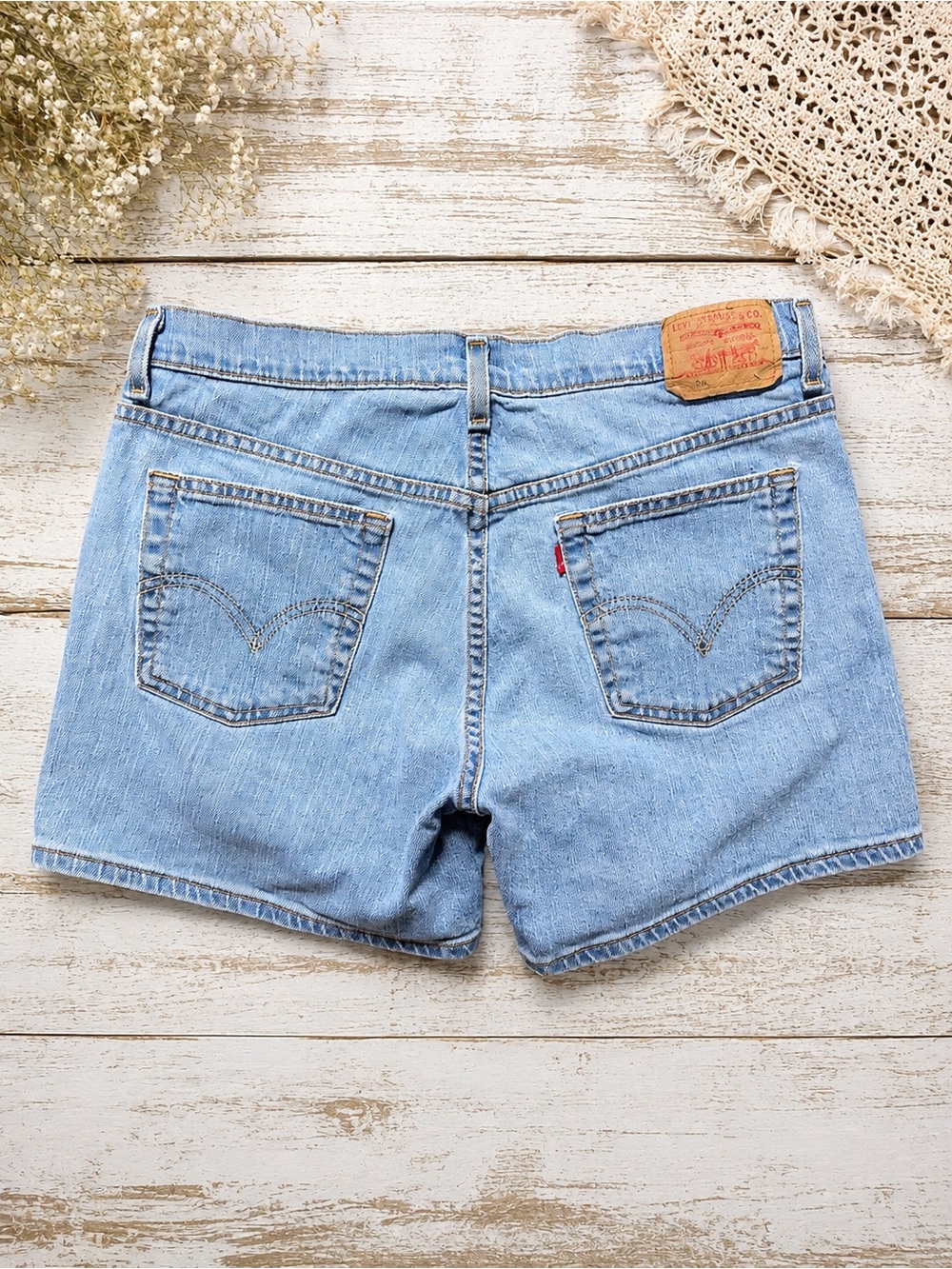 Levi’s Vintage Denim Shorts Women’s Size 10 MIS High Rise Blue Jean Shorts Y2K